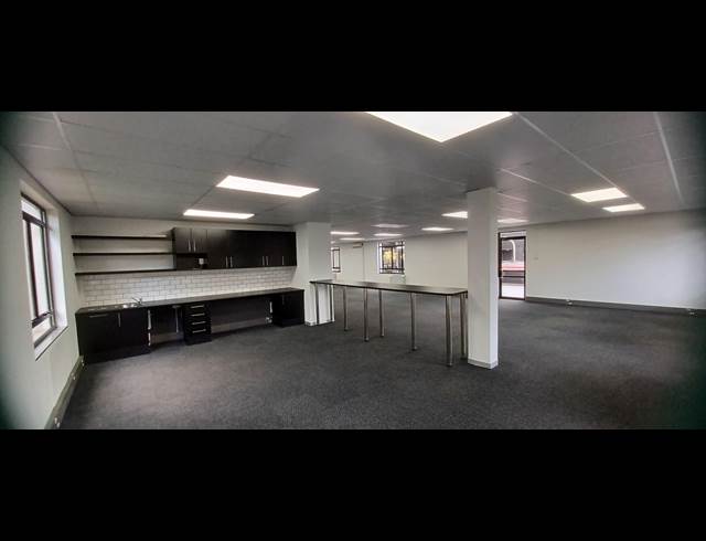 448M² OFFICE TO LET IN HYDE PARK