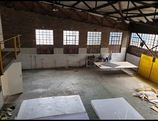 250M² WAREHOUSE RENTED IN WADEVILLE