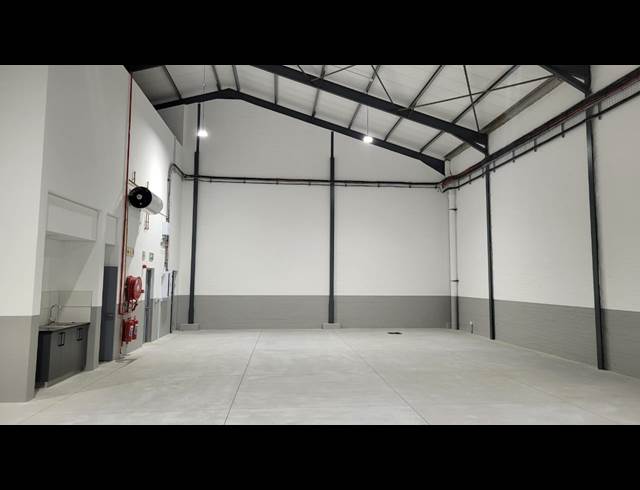 395M² WAREHOUSE TO LET IN STIKLAND INDUSTRIAL