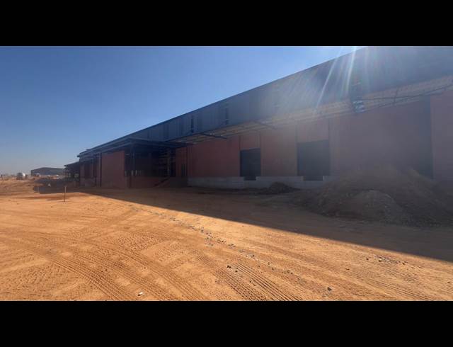 2,700M² WAREHOUSE TO LET IN GOSFORTH PARK