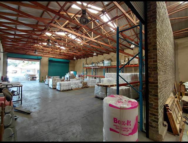 660M² WAREHOUSE TO LET IN POMONA