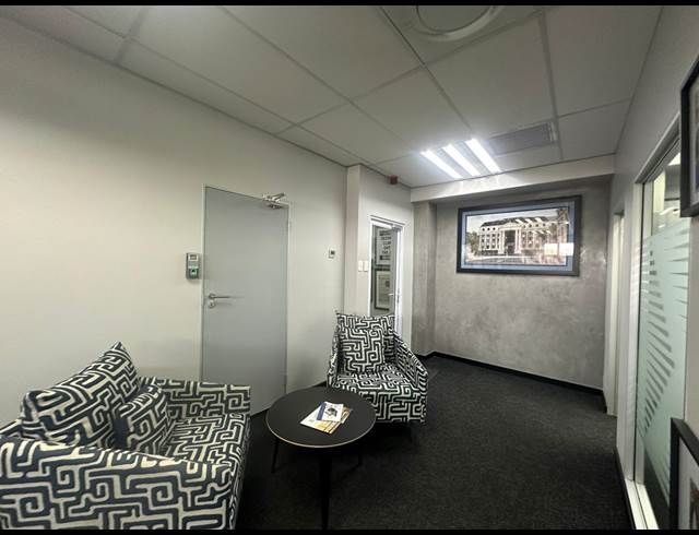 2,526M² SHOWROOM TO LET IN RANDJESPARK