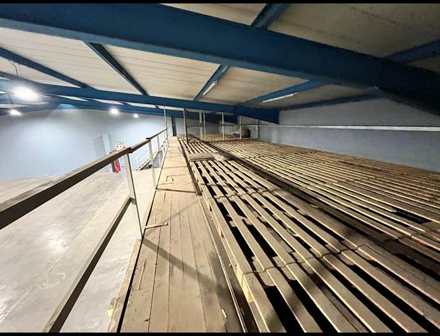 1,182M² WAREHOUSE TO LET IN FOUNDERS HILL