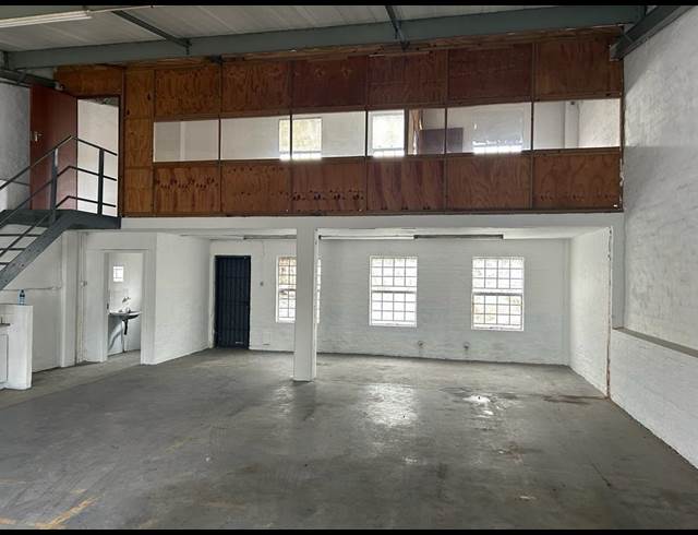 136M² WAREHOUSE TO LET IN SPRINGFIELD