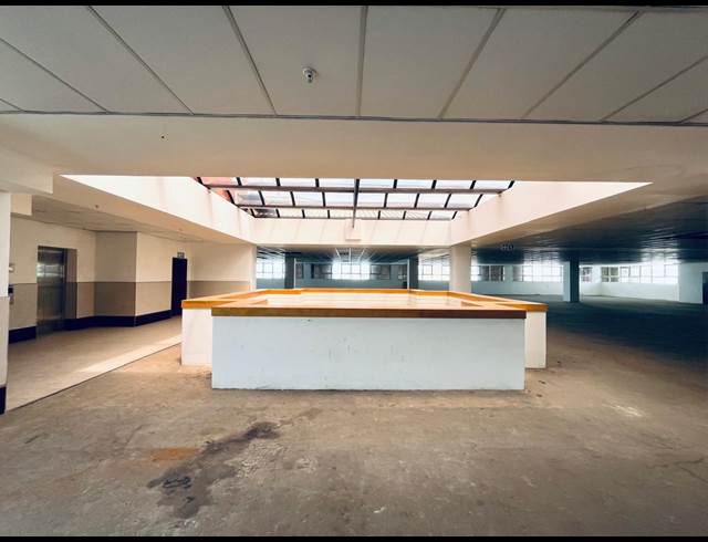1,100M² OFFICE TO LET IN HALFWAY HOUSE