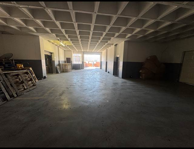 230M² WAREHOUSE TO LET IN WYNBERG
