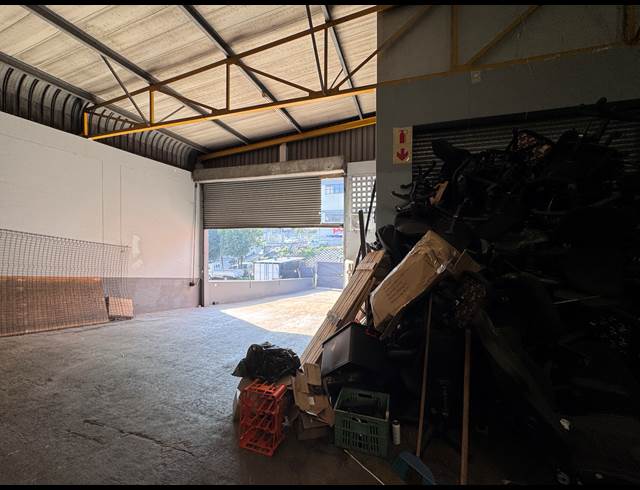 1,034M² WAREHOUSE TO LET IN BRIARDENE