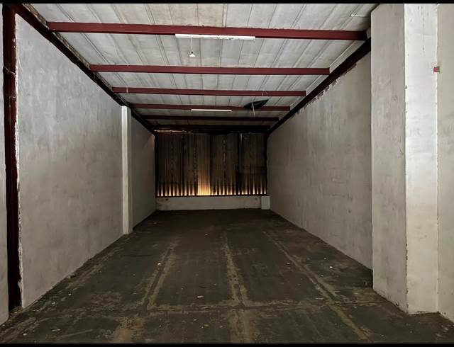 200M² WAREHOUSE TO LET IN CROWN
