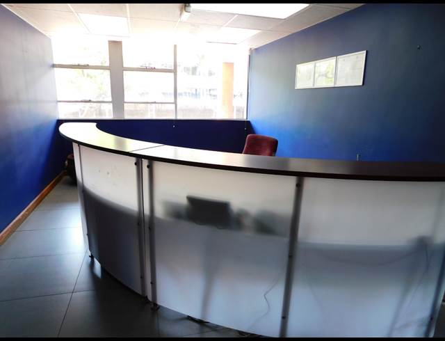 856M² OFFICE TO LET IN FERNDALE