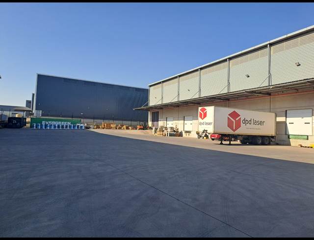5,161M² FACTORY TO LET IN POMONA