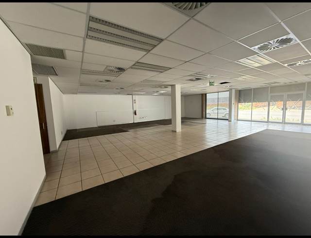 207M² RETAIL TO LET IN INDUSTRIA WEST