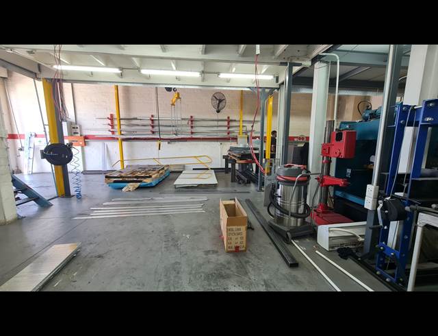 220M² FACTORY TO LET IN DIEP RIVER