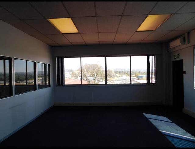 400M² OFFICE TO LET IN STRIJDOMPARK