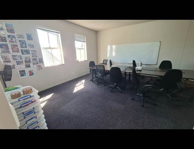 185M² OFFICE TO LET IN WESTLAKE