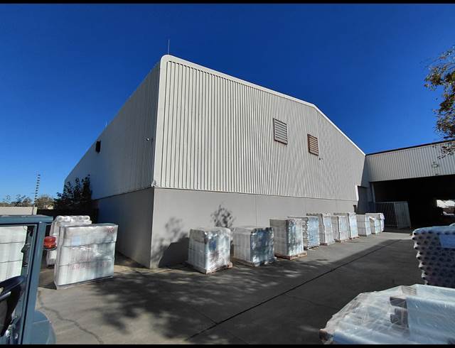 1,050M² WAREHOUSE TO LET IN CLAYVILLE