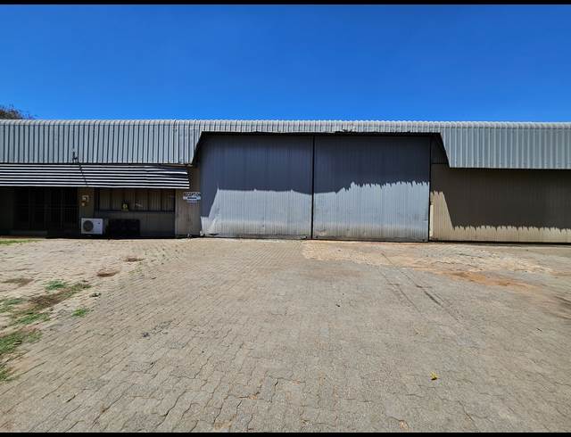 3,988M² WAREHOUSE TO LET IN ROSSLYN