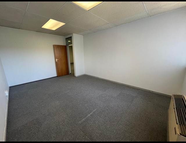 175M² OFFICE TO LET IN STRIJDOMPARK