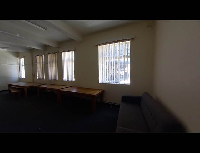 93M² BUSINESS TO LET IN GARDENS