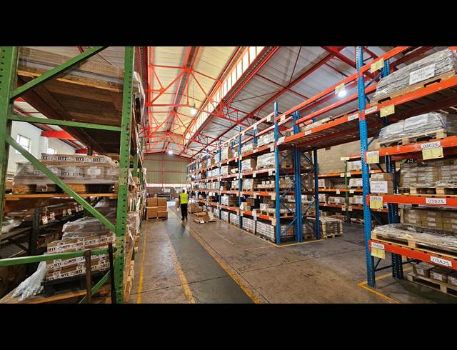 1,146M² WAREHOUSE TO LET IN JET PARK