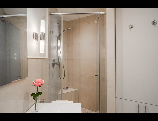 2 BEDROOM APARTMENT TO LET IN BANTRY BAY