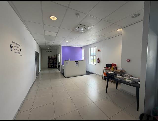 548M² OFFICE TO LET IN SOMERSET WEST MALL TRIANGLE
