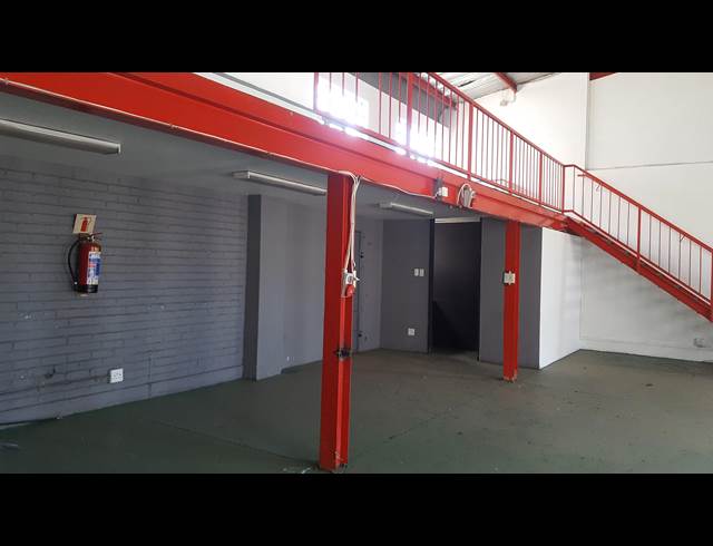 166M² WAREHOUSE TO LET IN MEADOWDALE