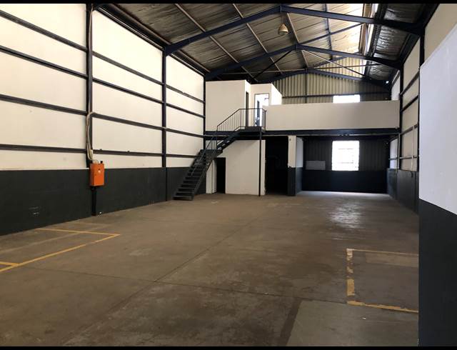 338M² WAREHOUSE TO LET IN JET PARK