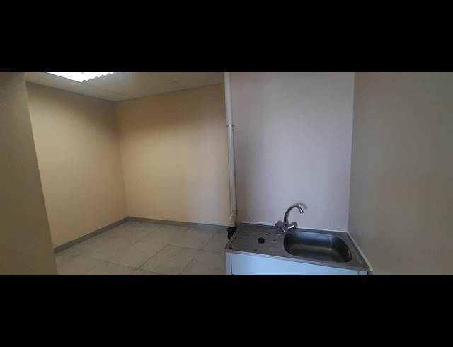 131M² OFFICE TO LET IN BEDFORD GARDENS