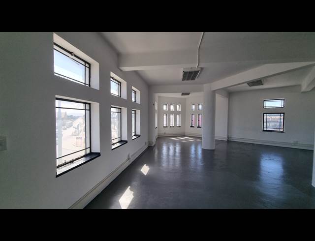 158M² OFFICE TO LET IN WOODSTOCK
