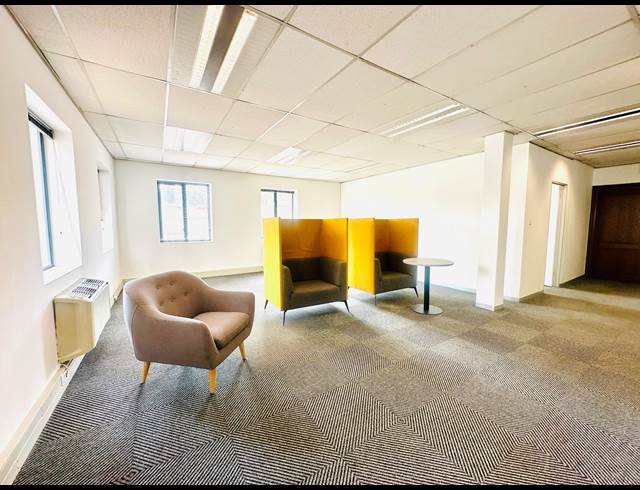 359.73M² OFFICE TO LET IN WOODMEAD