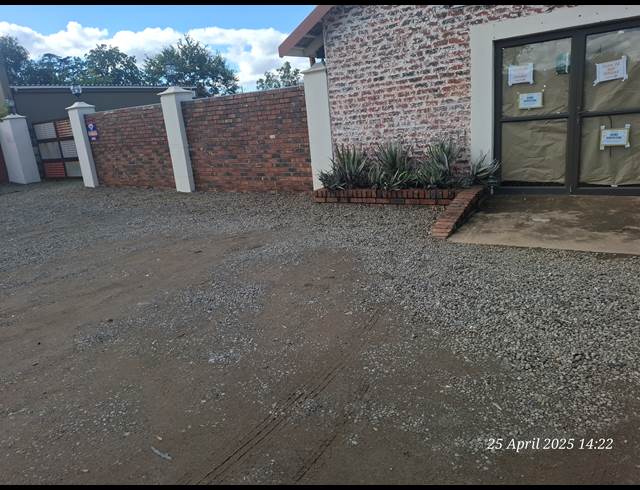 210M² BUILDING TO LET IN PIONEER PARK