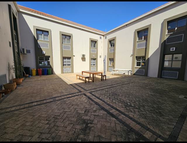 1,083M² OFFICE TO LET IN CENTURY CITY