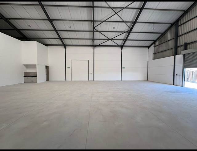 429M² WAREHOUSE TO LET IN FIRGROVE INDUSTRIAL ESTATE