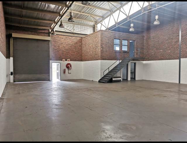 288M² WAREHOUSE TO LET IN STRIJDOMPARK