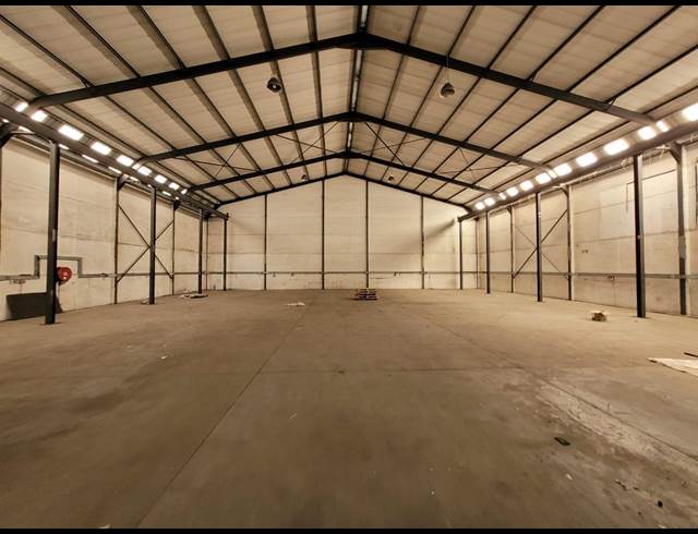 800M² WAREHOUSE RENTED IN RACING PARK