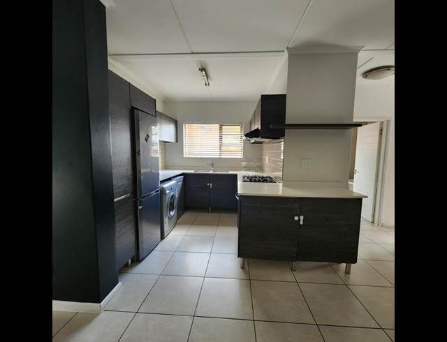 3 BEDROOM PROPERTY TO RENT IN OLIVEDALE