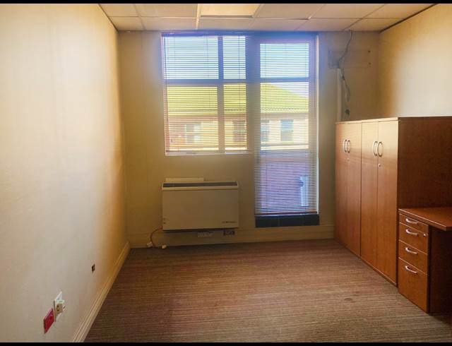 380M² OFFICE TO LET IN HALFWAY GARDENS