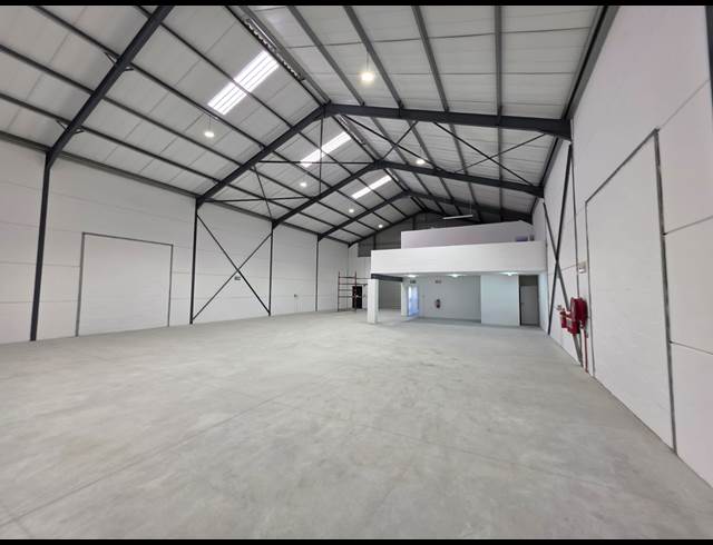 1,098M² WAREHOUSE TO LET IN FIRGROVE