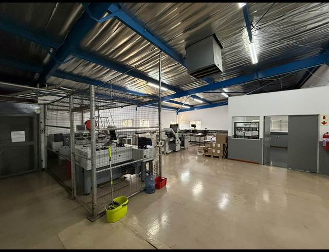1,390M² WAREHOUSE TO LET IN STRIJDOMPARK