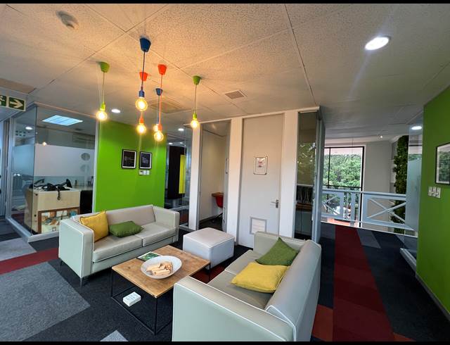 250M² SERVICED OFFICE TO LET IN HYDE PARK