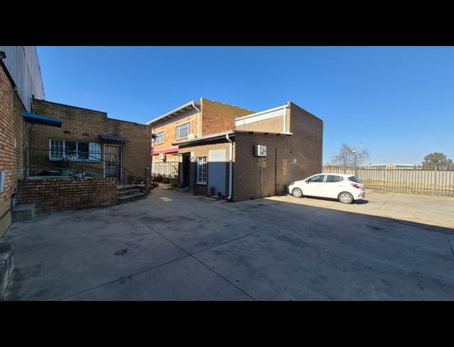5,356M² WAREHOUSE TO LET IN ANDERBOLT
