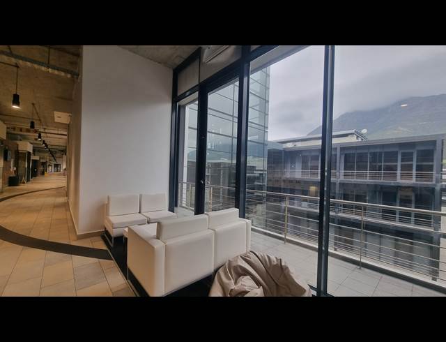 5,141M² OFFICE TO LET IN WOODSTOCK