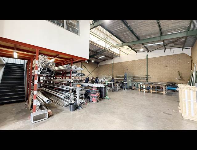 422.54M² WAREHOUSE TO LET IN MEADOWDALE