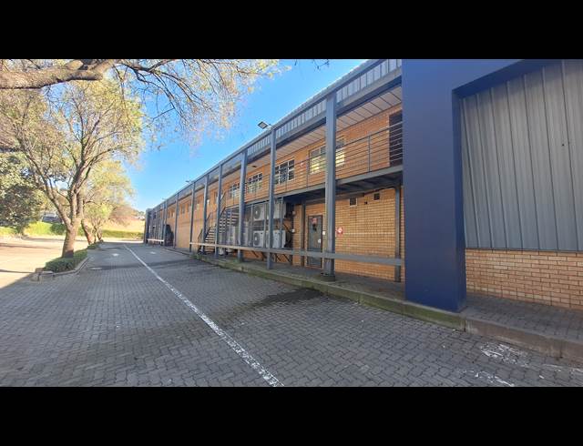 5,700M² WAREHOUSE TO LET IN FLORIDA GLEN