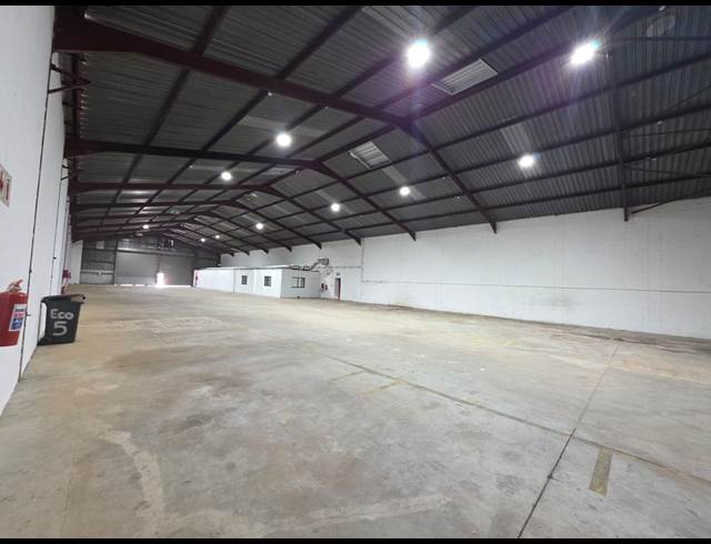 600M² WAREHOUSE TO LET IN STRAND CENTRAL
