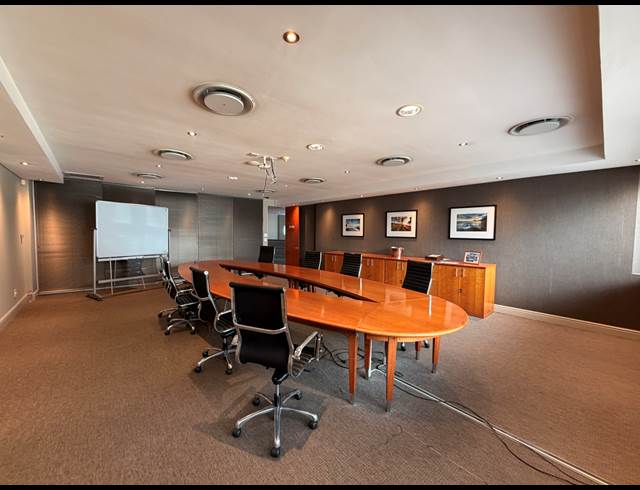 890M² OFFICE TO LET IN DE WATERKANT