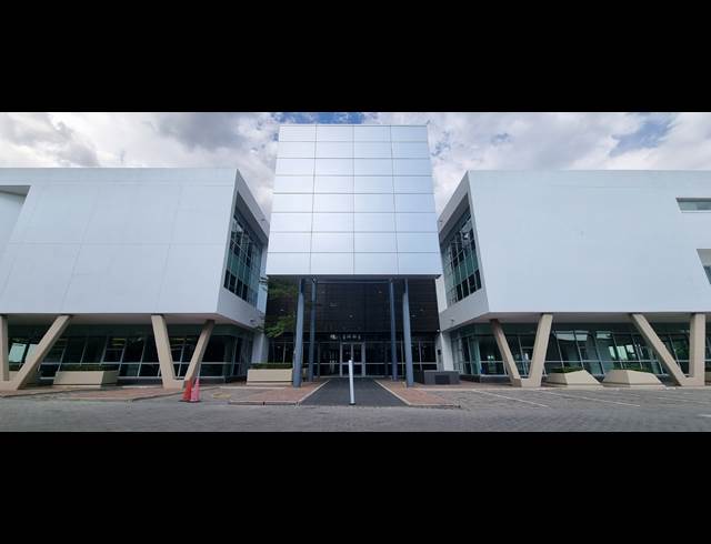 645M² OFFICE TO LET IN MAGALIESSIG