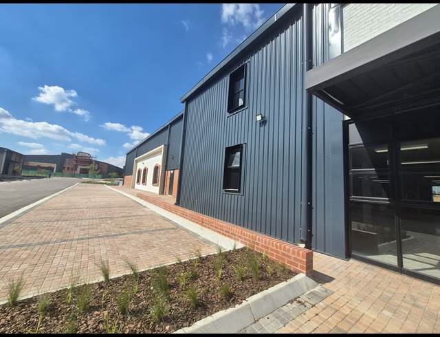 1,581M² WAREHOUSE TO LET IN RIVERSANDS