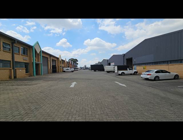 1,146M² WAREHOUSE TO LET IN JET PARK