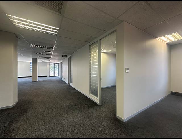 898M² OFFICE TO LET IN SANDTON CENTRAL